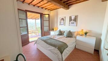 3 Schlafzimmer, Schreibtisch, Bügeleisen/Bügelbrett, kostenloses WLAN