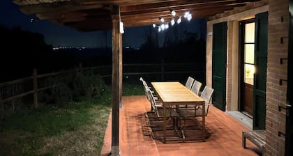 Tuscan Farmhouse Getaway: Private garden, fantastic pool and panoramic view!