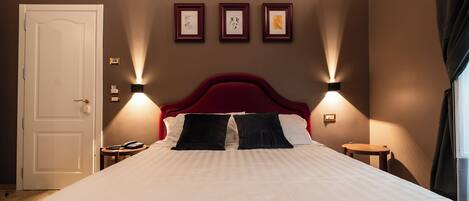 Superior dubbelrum | Värdeförvaringsskåp på rummet, skrivbord och arbetsyta för laptop