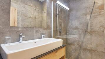 Departamento Confort, 2 habitaciones, balcón, vista a la montaña | Baño