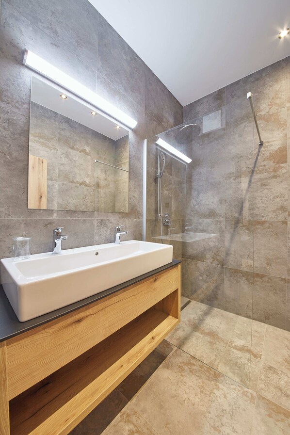 Apartamento Confort, 2 habitaciones, balcón, vistas a la montaña | Baño
