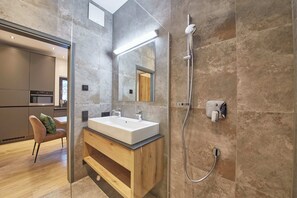 Comfort Apartment, 2 Bedrooms, Balcony, Mountain View | Bathroom - Apartment Comfort (Saalbach-Hinterglemm)