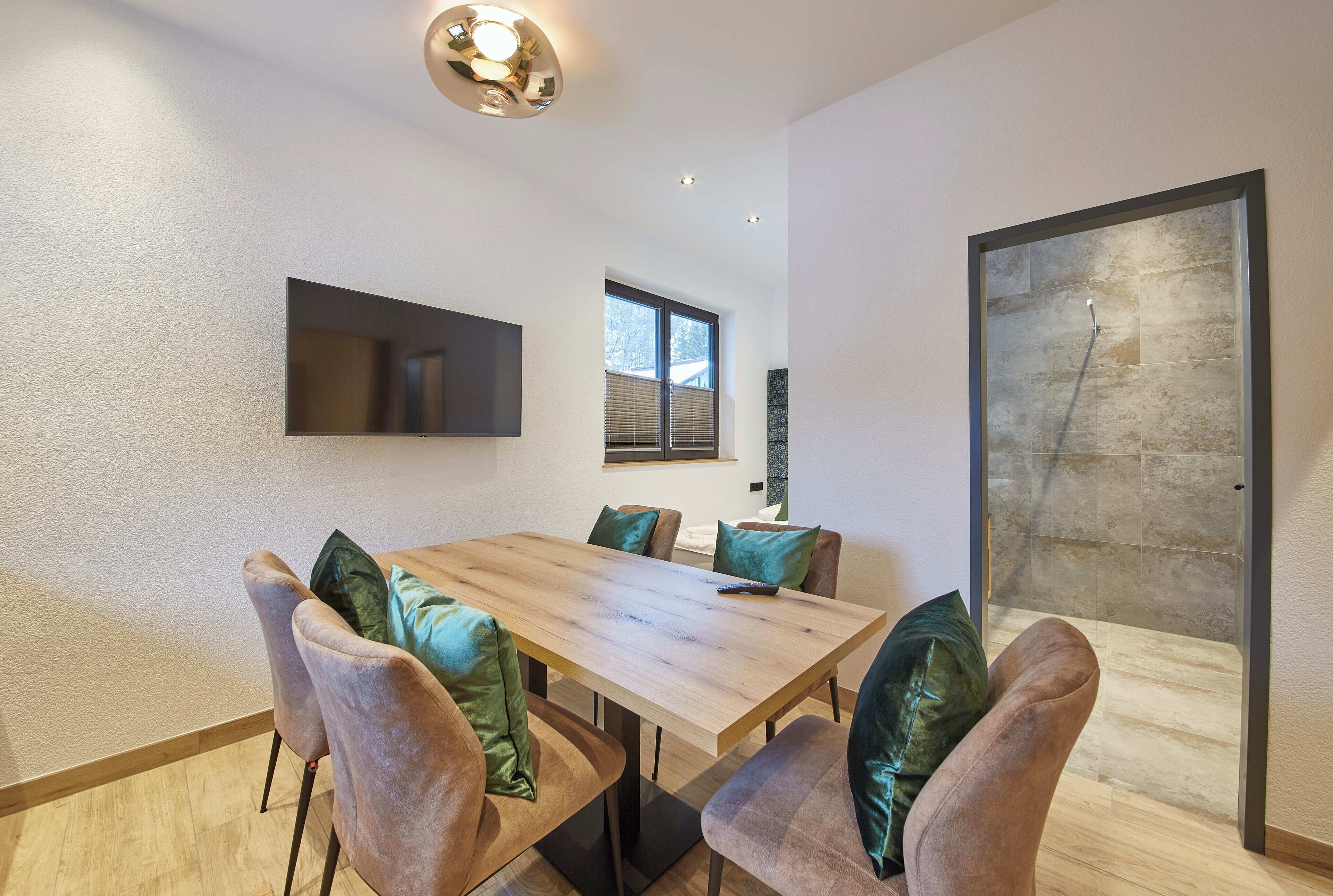 Comfort Apartment, 2 Bedrooms, Balcony, Mountain View | In-room dining