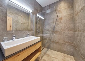 Comfort-lejlighed - 2 soveværelser - balkon - bjergudsigt | Badeværelse