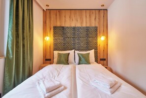 Comfort Apartment, 2 Bedrooms, Balcony, Mountain View