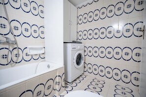 Toallas, jabón, papel de baño 