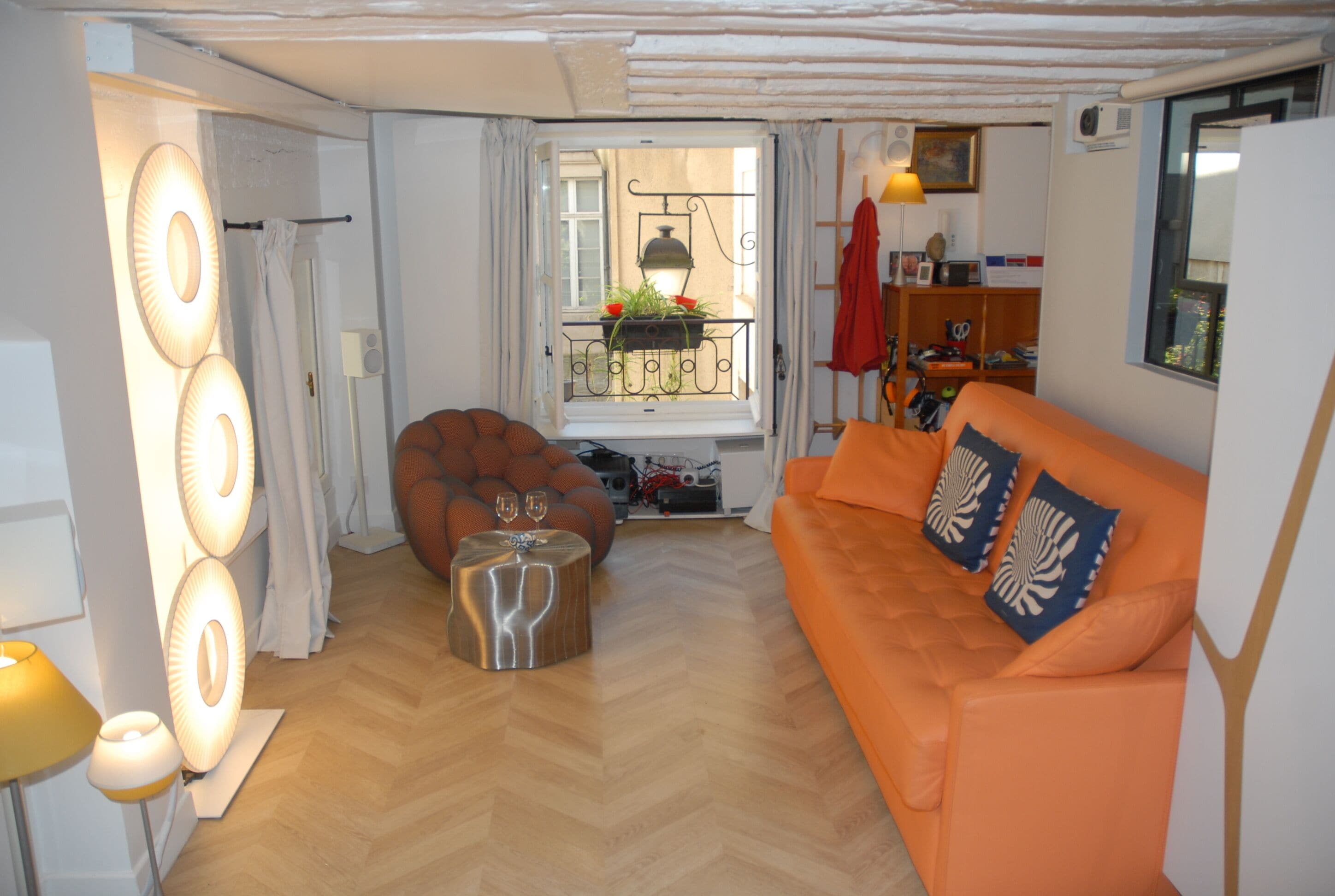 Smart TV, DVD player, video library, stereo