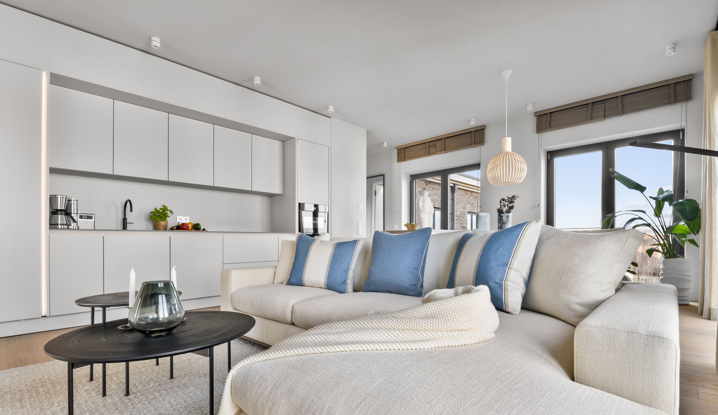 Fernseher, Kamin, Stereoanlage