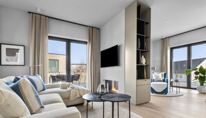 Fernseher, Kamin, Stereoanlage