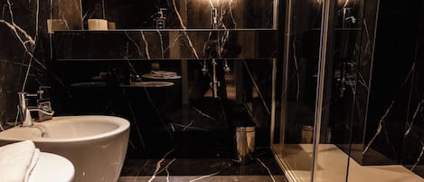 Superior Double Room, Private Bathroom | Bilik Mandi | Pancuran mandi, pengering rambut, tuala disediakan, sabun
