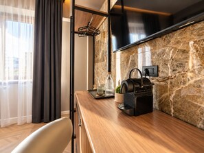 A modern kitchen with a marble backsplash, a coffee machine, and a hanging rack. - Whim Collection Trastevere (Rome)