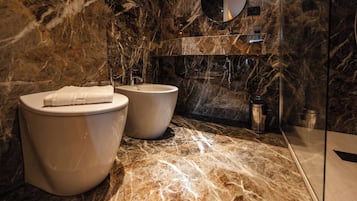 Superior Double Room, Private Bathroom | Bathroom | Shower, hair dryer, towels, soap