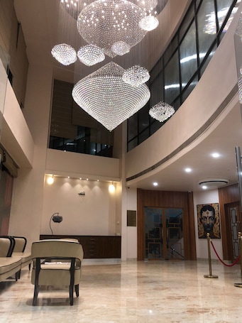 Lobby. OASIS SUITES