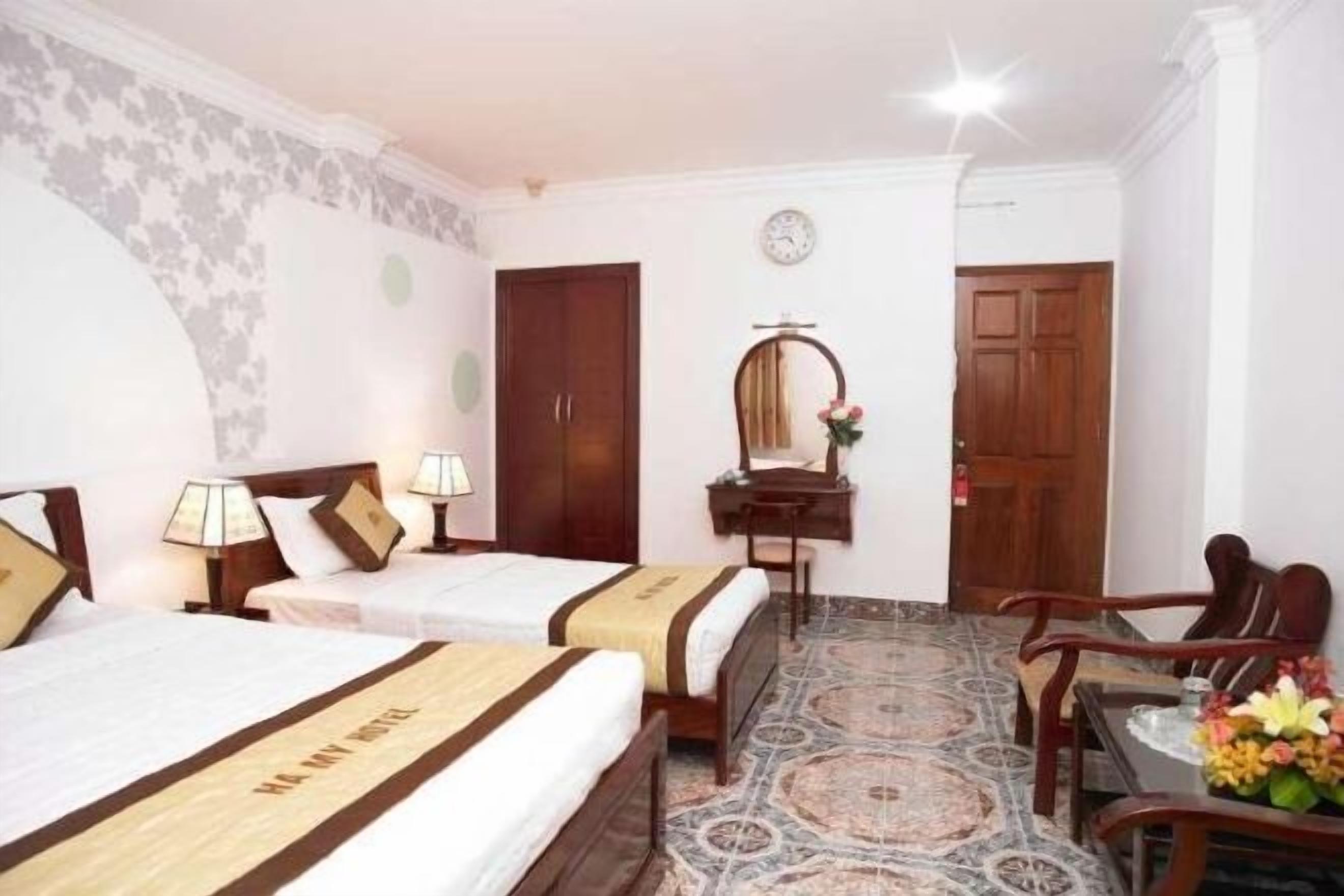 Minibar, két bảo mật tại phòng, bàn 