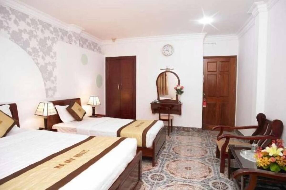 Minibar, két bảo mật tại phòng, bàn