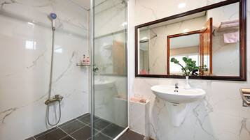 Signature Suite, City View | Bathroom | Shower, free toiletries, hair dryer, slippers
