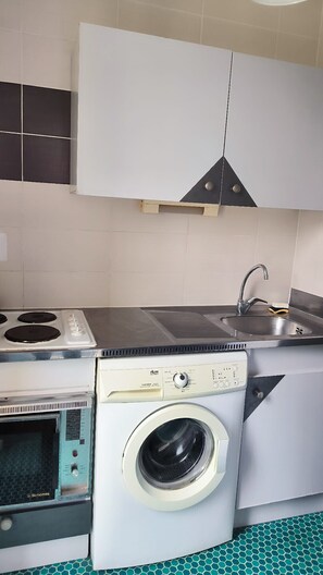 Fridge, dishwasher, coffee/tea maker, electric kettle - Argeles sur Mer T2 150m from the fine sandy beaches (Argeles sur Mer)