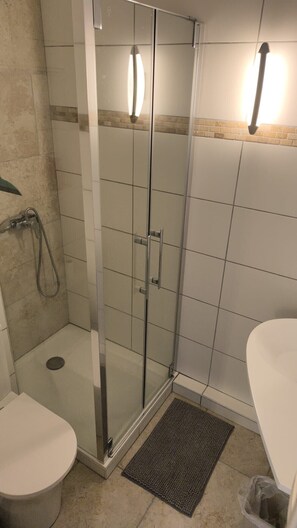Douche, sĂšche-cheveux
