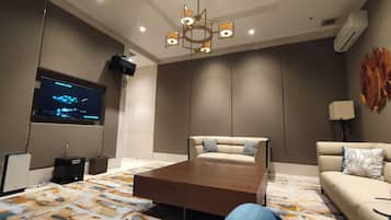 Smart TV, table tennis