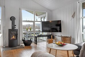 Smart TV - Charming holiday home close to the North Sea and Søndervig center. (Ringkøbing)