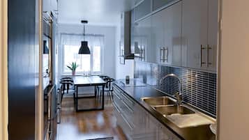 JÀÀkaappi, uuni, liesi, astianpesukone