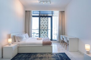 1 bedroom, in-room safe, iron/ironing board, WiFi - Vibrant Studio with Pool and Gym Access (Dubai)