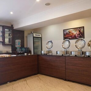 Dagelijks continentaal ontbijt (INR 500 per persoon)