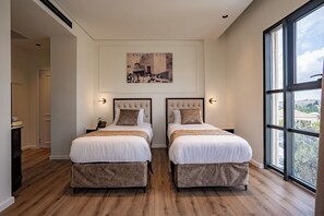 Deluxe Twin kamer | Een bureau, een strijkplank/strijkijzer, gratis wifi