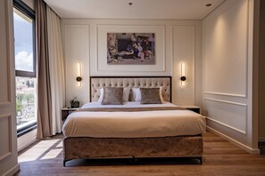 デスク、アイロン / アイロン台、WiFi (無料)