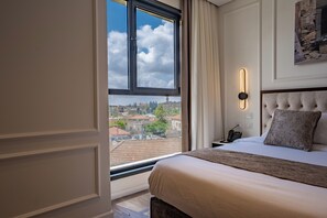 Premium Room, 1 Double Bed, City View | Skrivebord, strykejern/-brett og wi-fi (inkludert)