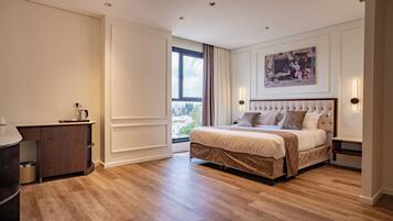 Desk, iron/ironing board, free WiFi