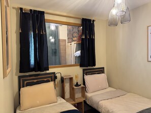 2 chambres, fer et planche à repasser, Wi-Fi, draps fournis