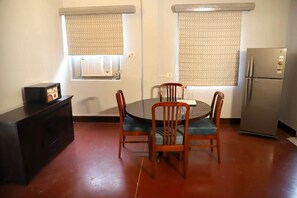 Dining - Beautiful 1-bedroom 1 bathroom apartment in Downtown Kolkata (Kolkata)