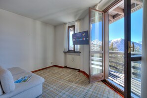 Family Apartment, 2 Bedrooms (Appartamento Principino 24 Ski in Ski) | Living area | Flat-screen TV