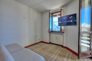 Family Apartment, Multiple Bedrooms (Appartamento Principino 24 Ski in Ski)