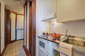 Family Apartment, Multiple Bedrooms (Appartamento Principino 24 Ski in Ski) | Private kitchen