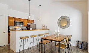 Dining - Sea Colony Condo | Pools, Beach, Sleeps 4 (South Bethany)