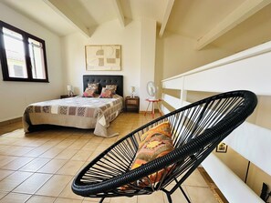 1 dormitori, planxa i posts de planxar, wifi gratuïta i roba de llit