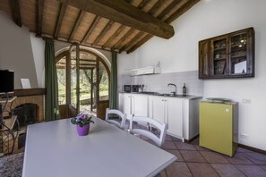 Dining - Beautiful apartment for 4 people with pool, WIFI, TV and panoramic view, close to San Gimignano (Casole D'elsa)