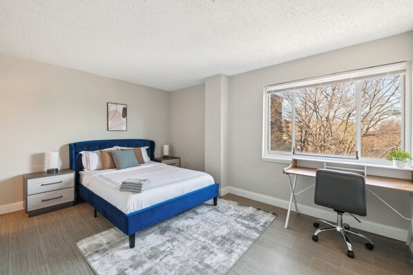 2 bedrooms, desk, iron/ironing board, travel crib