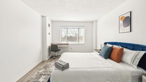 A modern bedroom with a large bed, a desk, and a window. - Legacy at Imperial Village 516 I 2 Bed 2 Bath (Ric hmond)