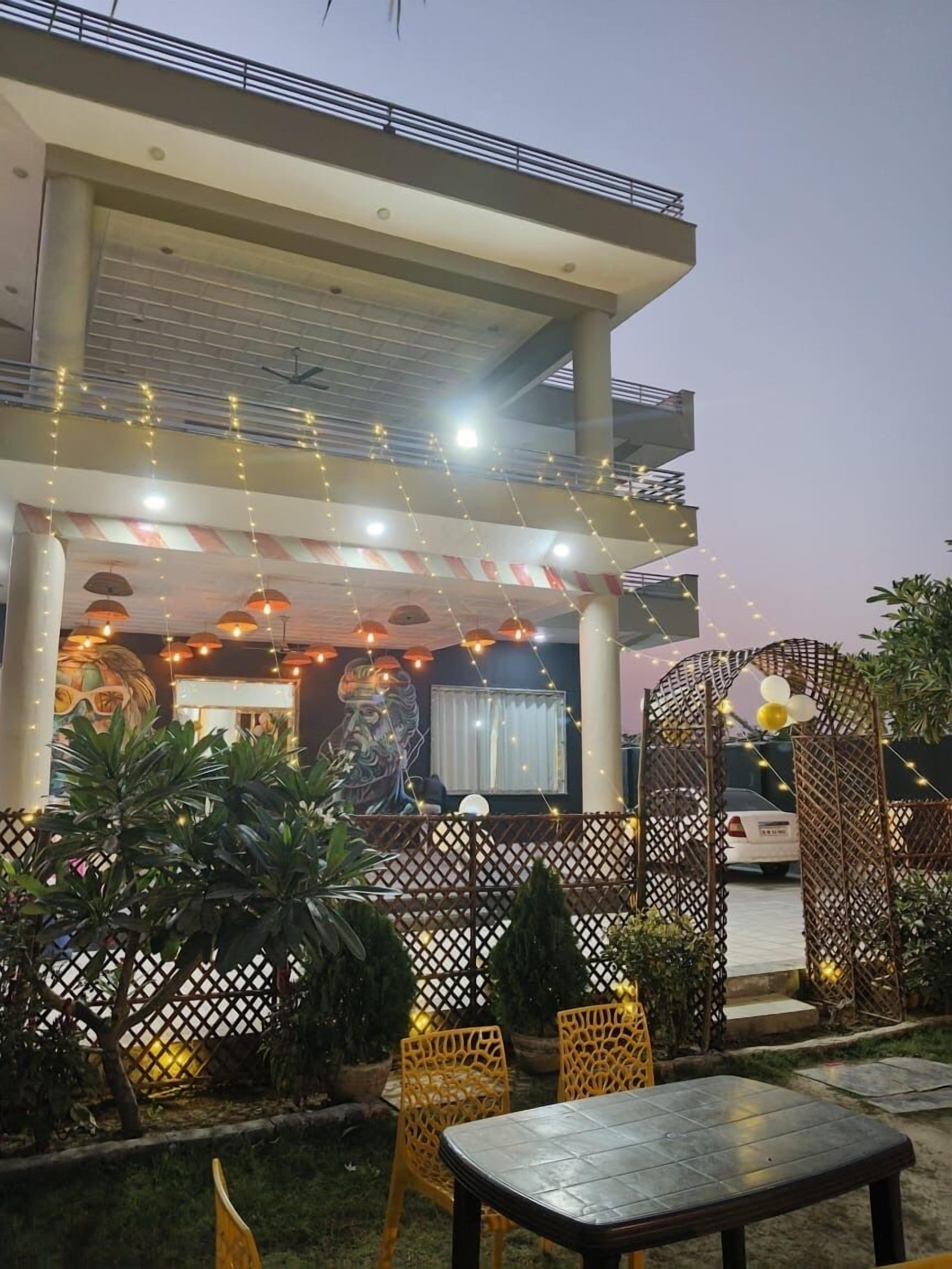 ด้านหน้าที่พัก