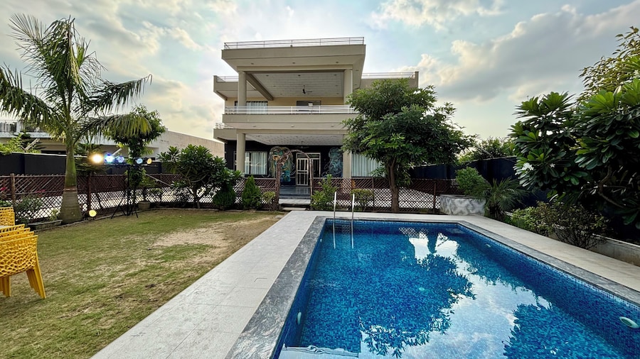 GoBravo 11 6BHK Farm with Pool Sohna Road Gurgaon