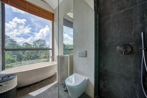 Deluxe Villa, Lanai, Pool View | Bathroom | Shower, rainfall showerhead, free toiletries, hair dryer - Loyo Villas (Ubud)