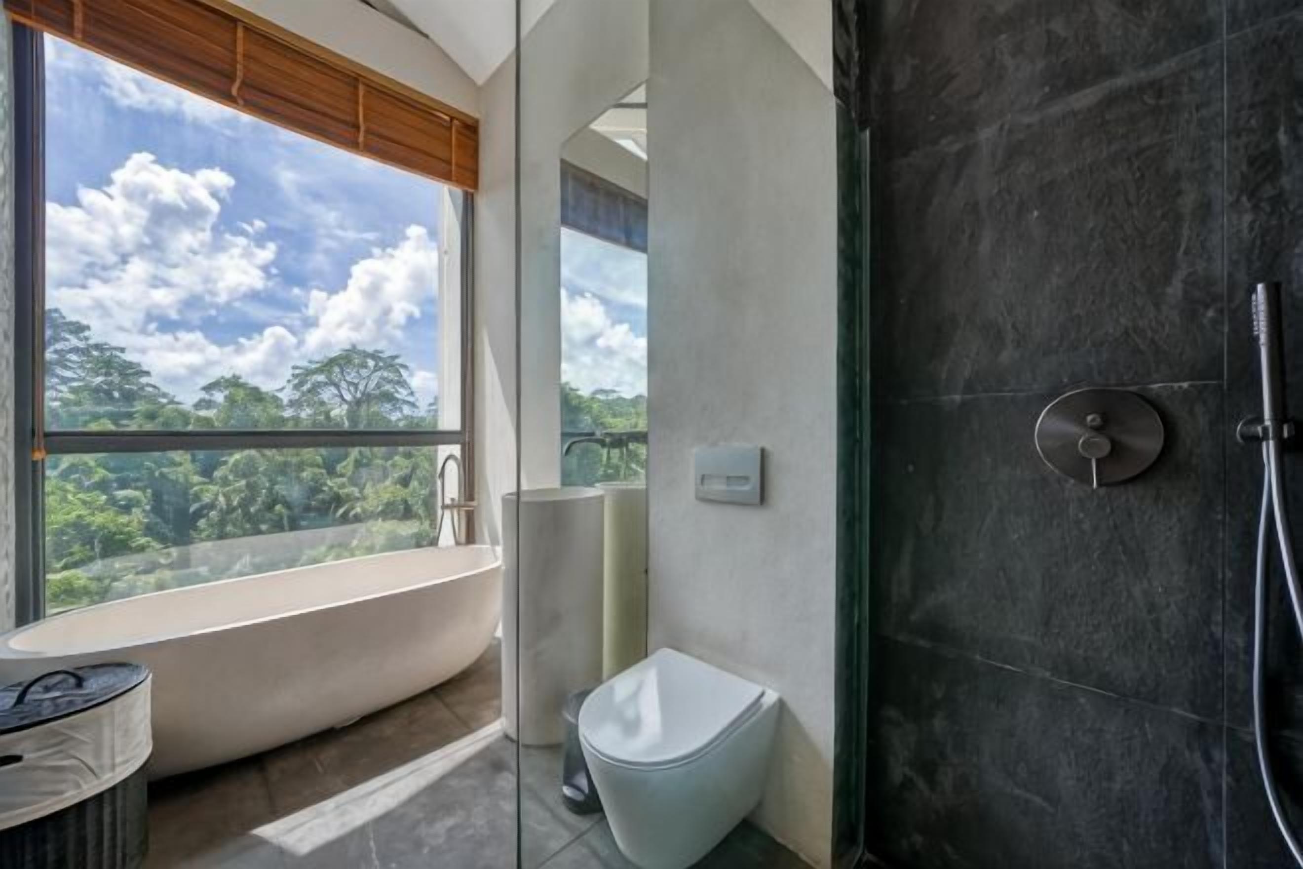 Bathroom | Shower, rainfall showerhead, free toiletries, hair dryer
