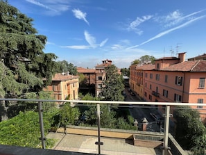 Property grounds - Cozy two-room classic apartment in Bologna, with pets allowed (Bologna)