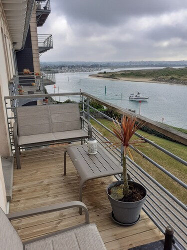 Vue sur le port et le havre de Carteret