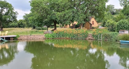 Self-contained cottage in the countryside, sleeps 4, pond, games, bikes, wifi.