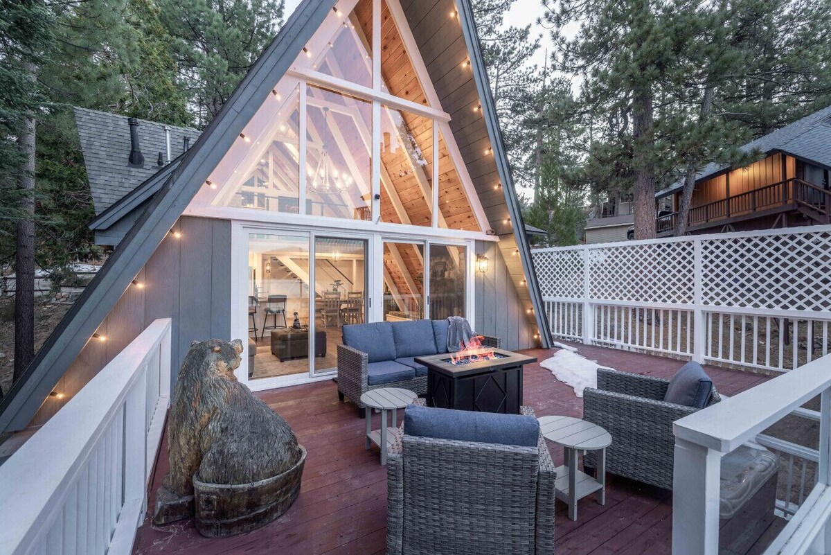 Cove Lakeside | Jacuzzi, Central AC, Private Dock!