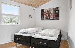3 bedrooms, travel crib, free WiFi